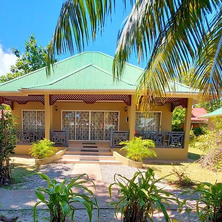 Hostellerie ลาดิก ภายนอก รูปภาพ
