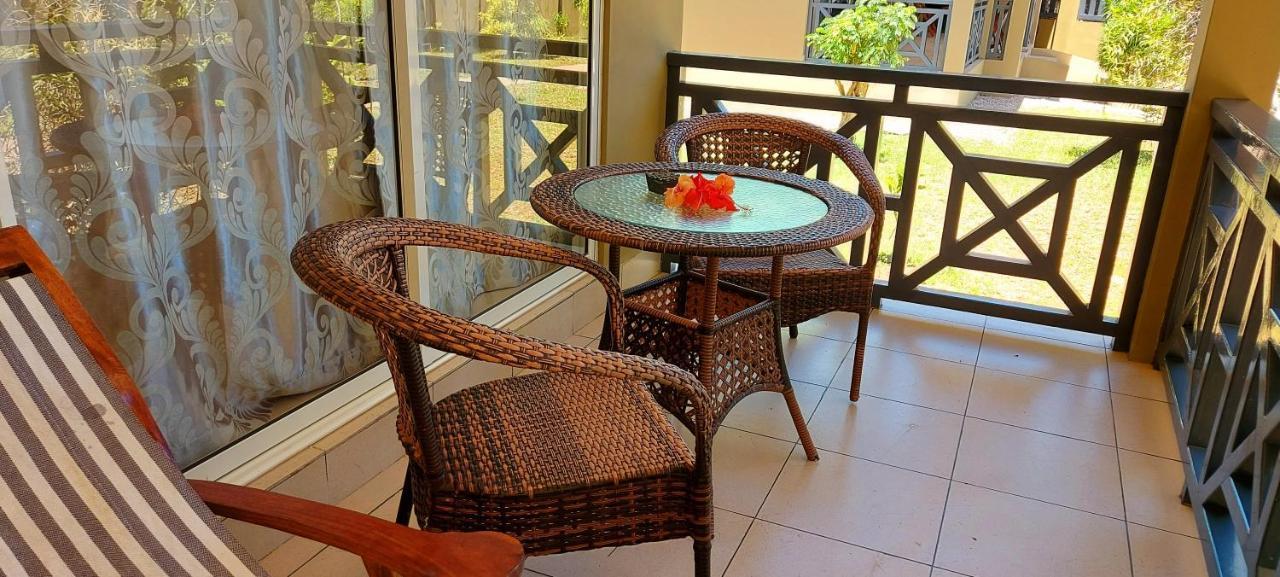 Hostellerie ลาดิก ภายนอก รูปภาพ