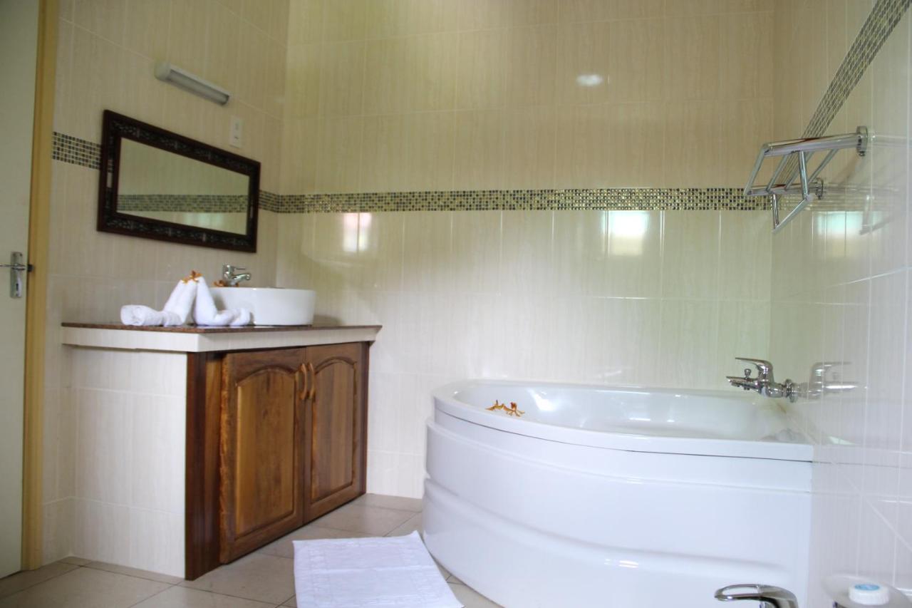 Hostellerie ลาดิก ภายนอก รูปภาพ